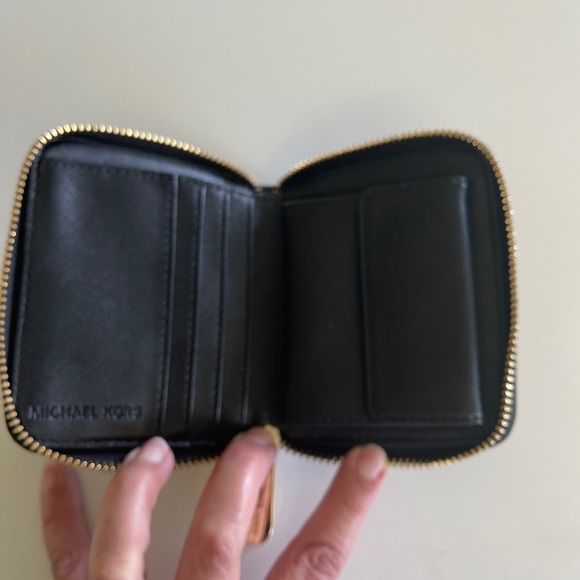 Michael Kors Small Bifold Logo Zip Around Wallet - Picture 4 of 7